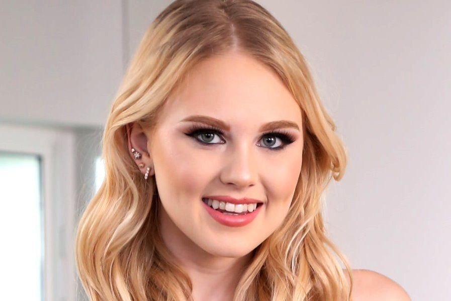 Lily Rader Facts Bio Career Net Worth Aidwiki Hot Sex Picture
