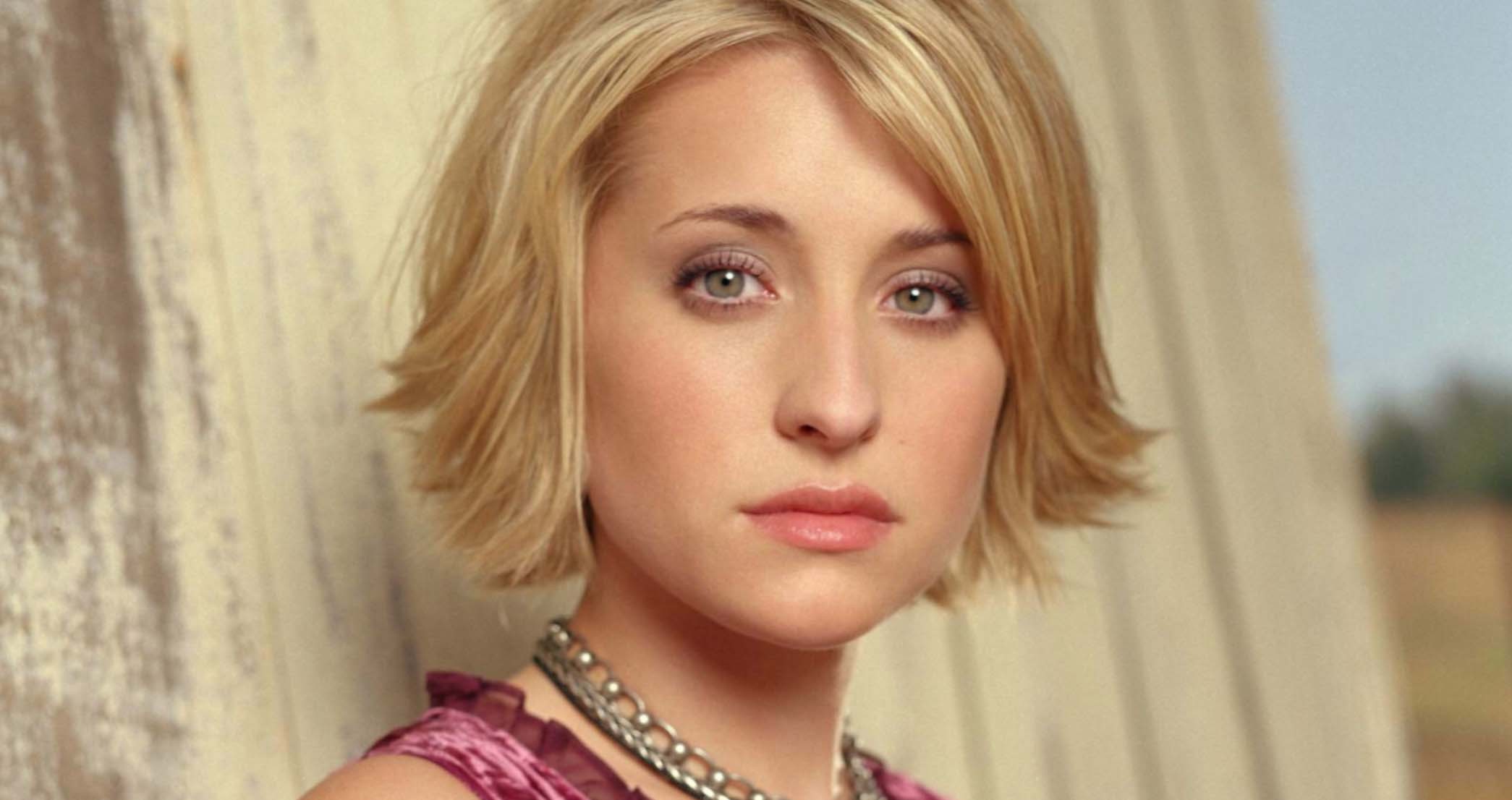 Allison Mack Facts, Bio, Career, Net Worth AidWiki