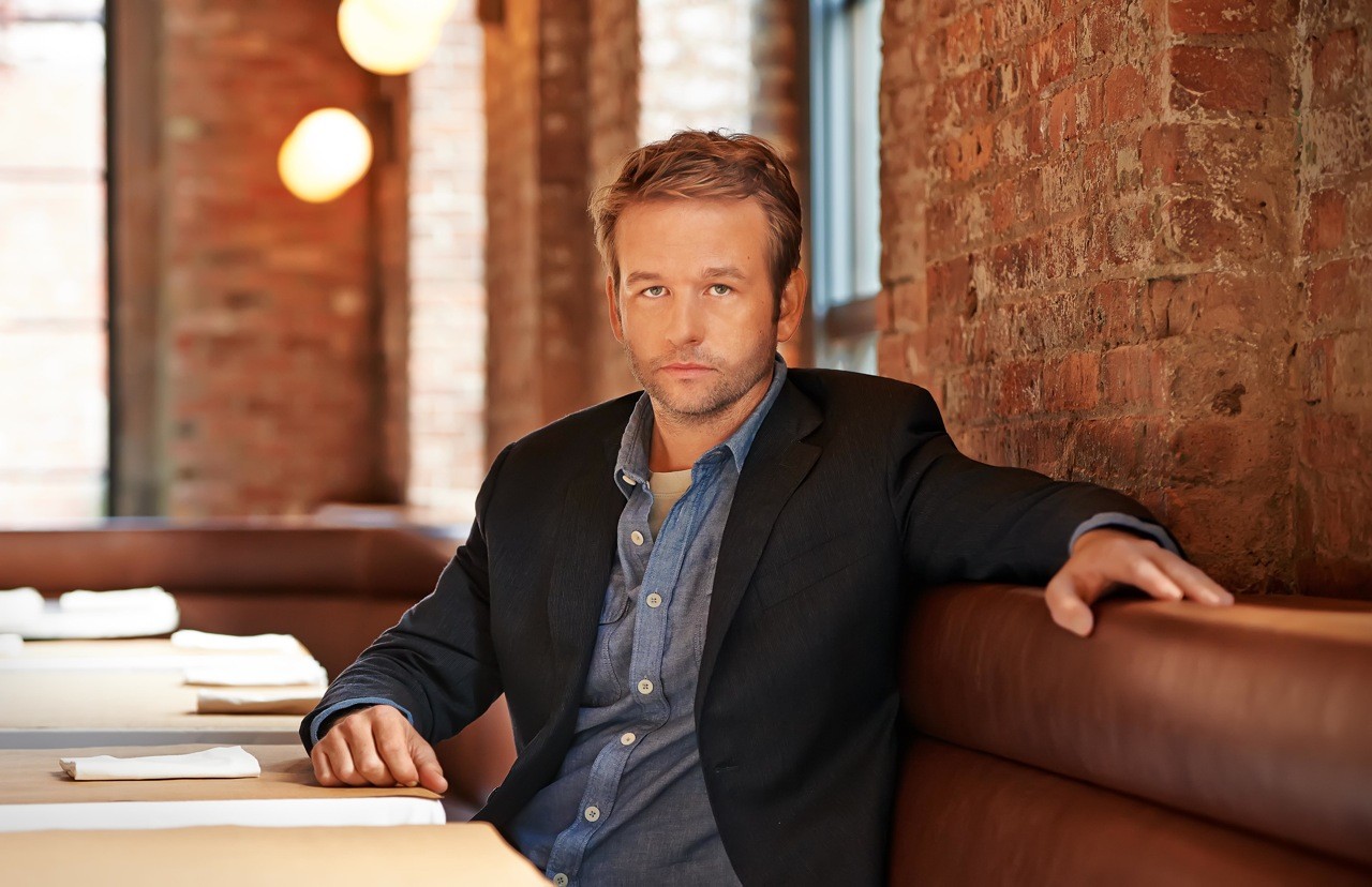 Dallas Roberts glass menagerie