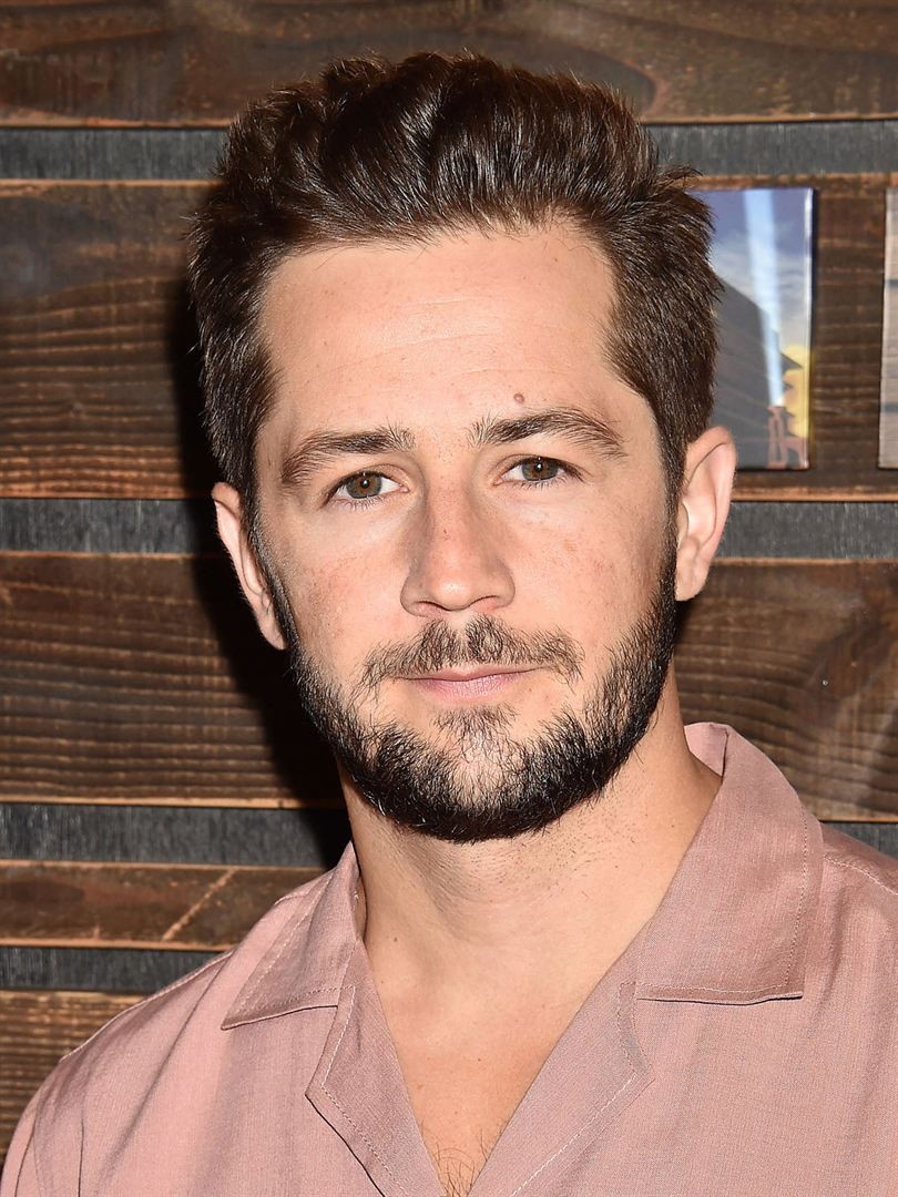 Michael Angarano Facts, Bio, Career, Net Worth AidWiki