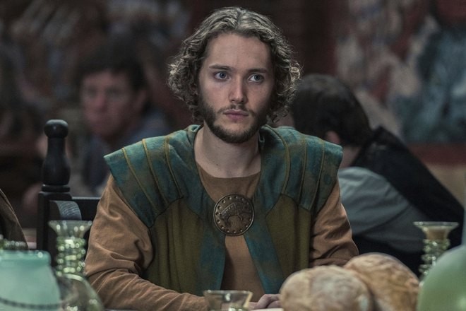 Toby Regbo, Wiki