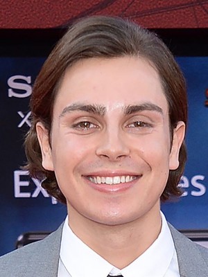 Jake T. Austin-axel_hot05